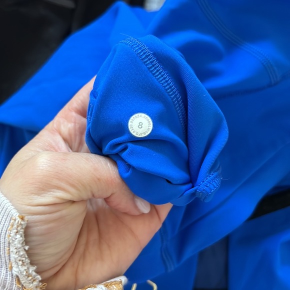 Lululemon. Swift speed high rise crop 21”. Cerulean blue. Gently used. Size 8 - Picture 5 of 5